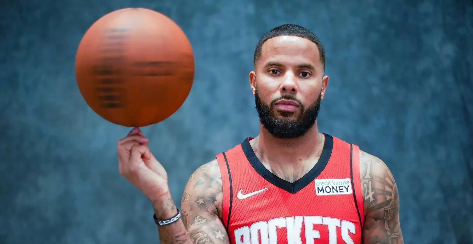 问鼎-休斯敦火箭训练开放日，转会期迎来里程碑引欢呼，欧冠在即，球队文化再被提及的简单介绍