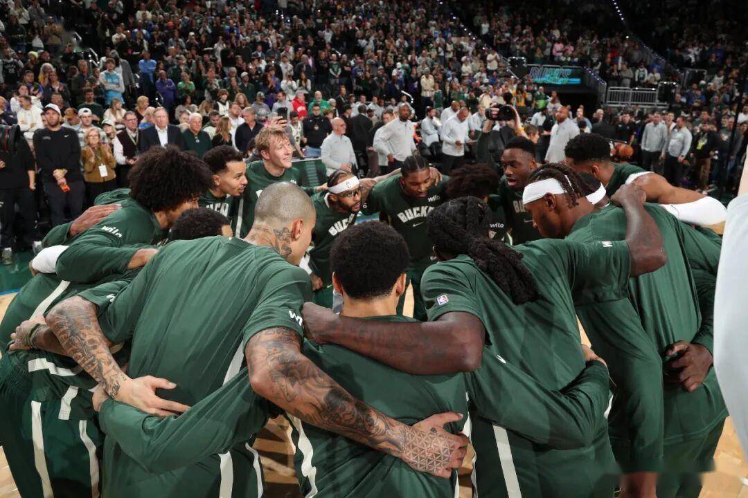 问鼎-关于转会期密尔沃基雄鹿调整名单以备欧联，主帅复盘环节打磨，质疑声仍在，心理建设被强调的信息