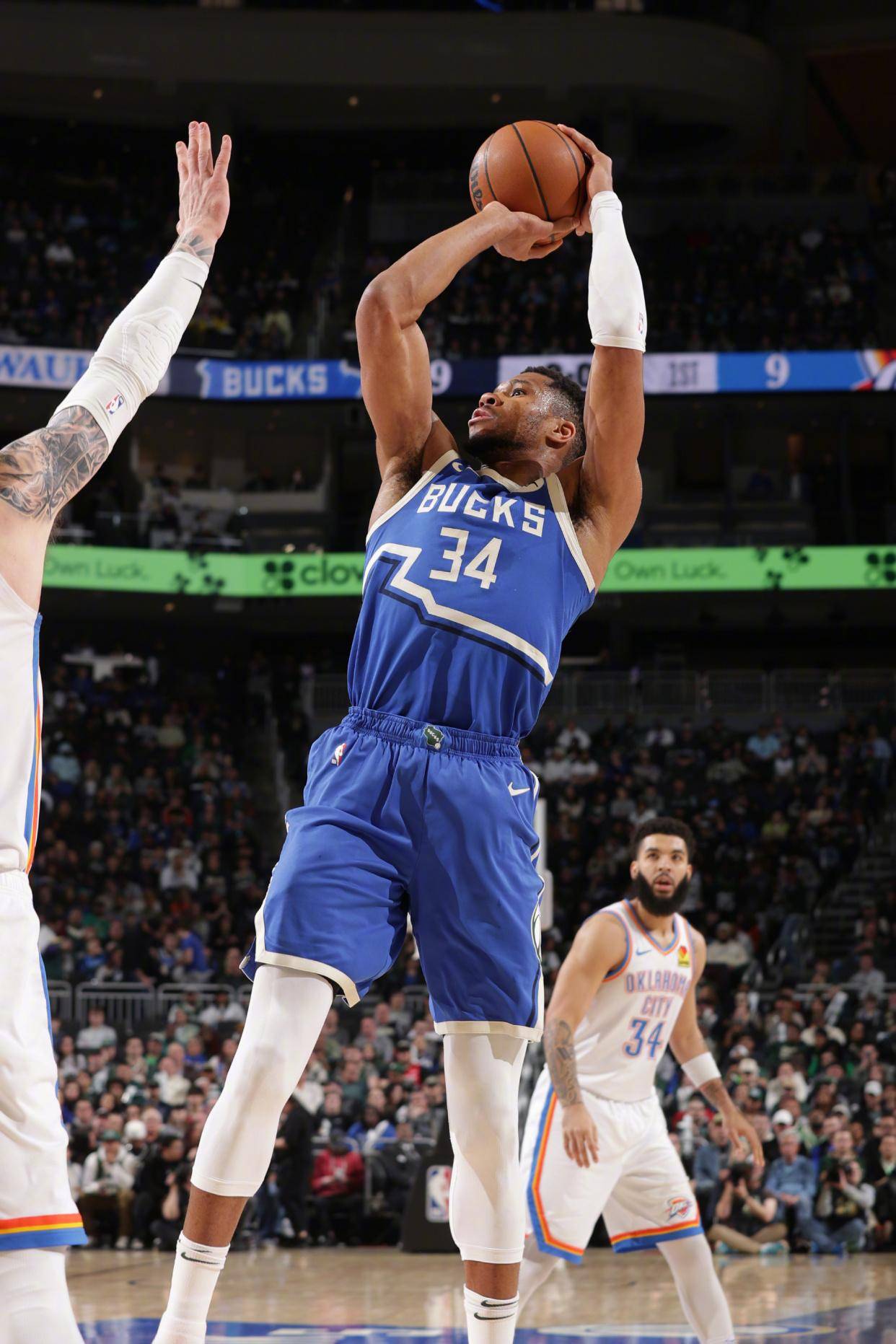 问鼎娱乐-字母哥在篮网比赛中关键助攻，高光表现引发热议！的简单介绍