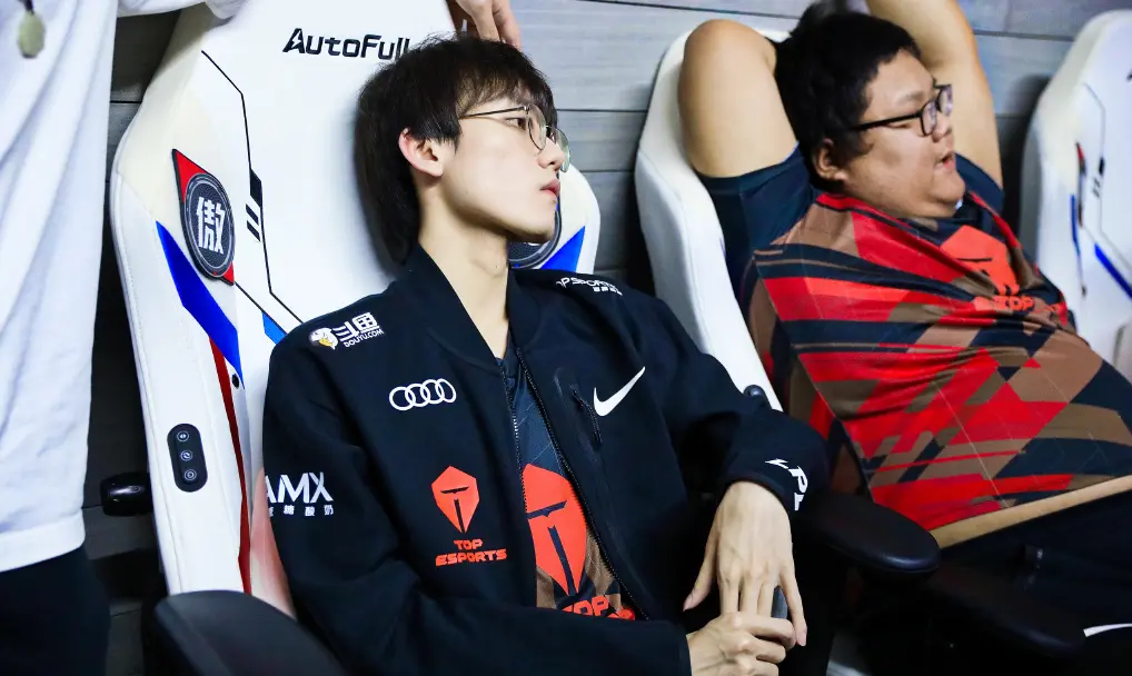 问鼎娱乐-包含TheShy在快船比赛中爆冷，精彩发挥引发热议！的词条